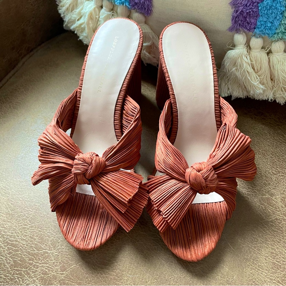 Barely used Loeffler Randall ‘Penny’ pleated bow heeled sandal 🧡